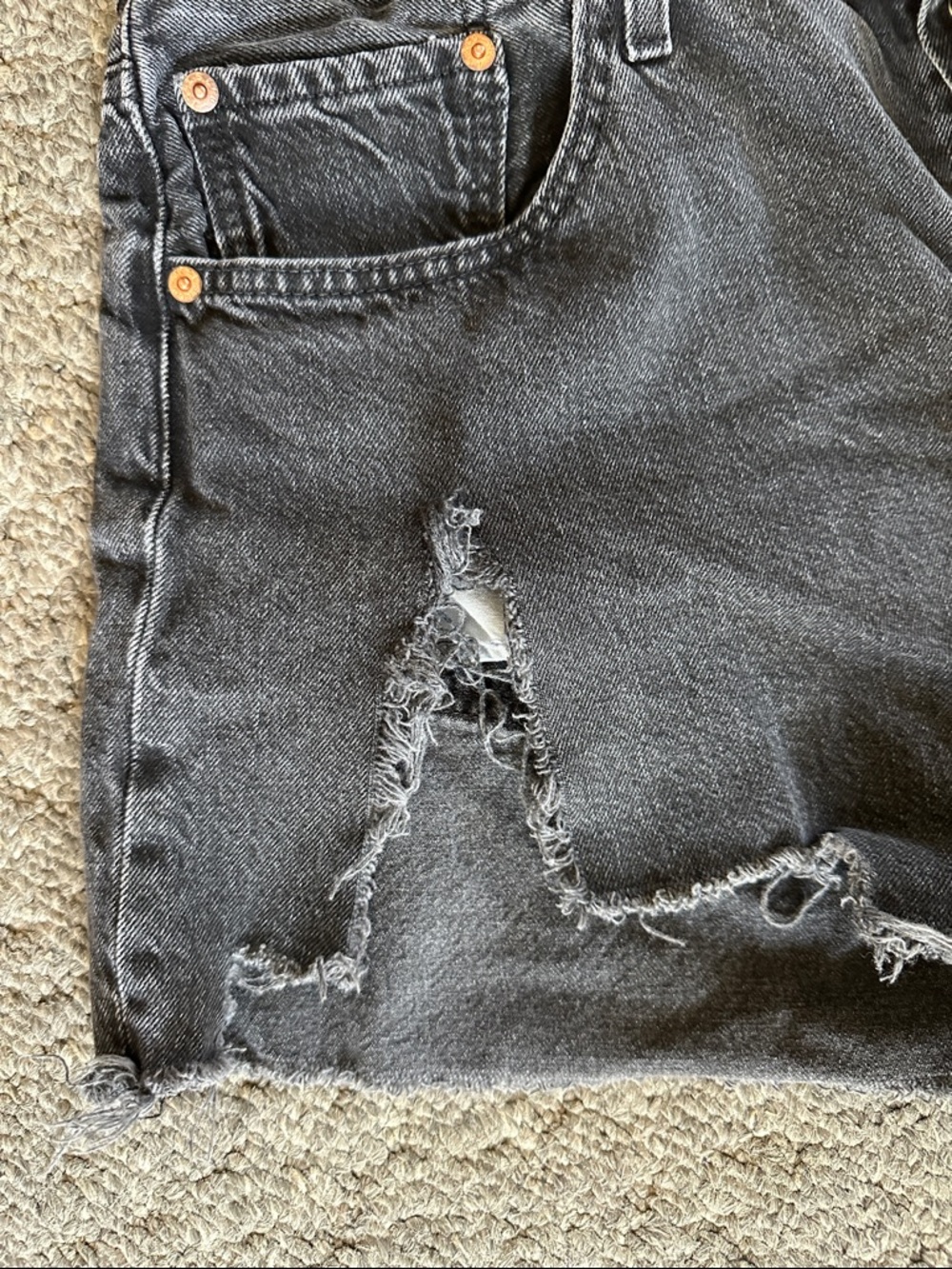 Levi’s Black Denim Cutoff Shorts - Picture 4 of 8